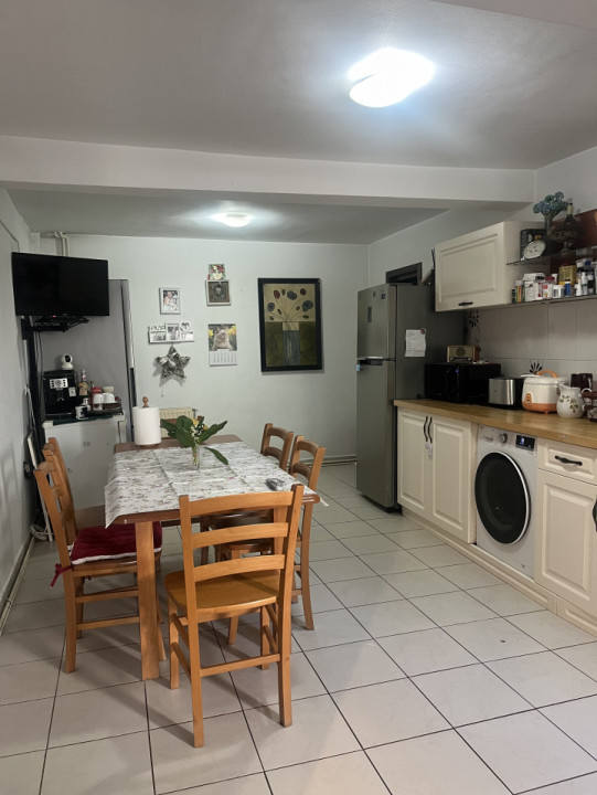 Casa individuala 6 camere, 300 mp, 3 bai, centrala, curte, parcare, Colentina