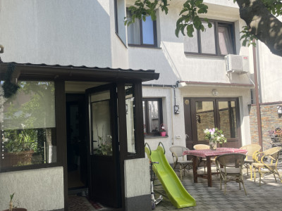 Casa individuala 6 camere, 300 mp, 3 bai, centrala, curte, parcare, Colentina