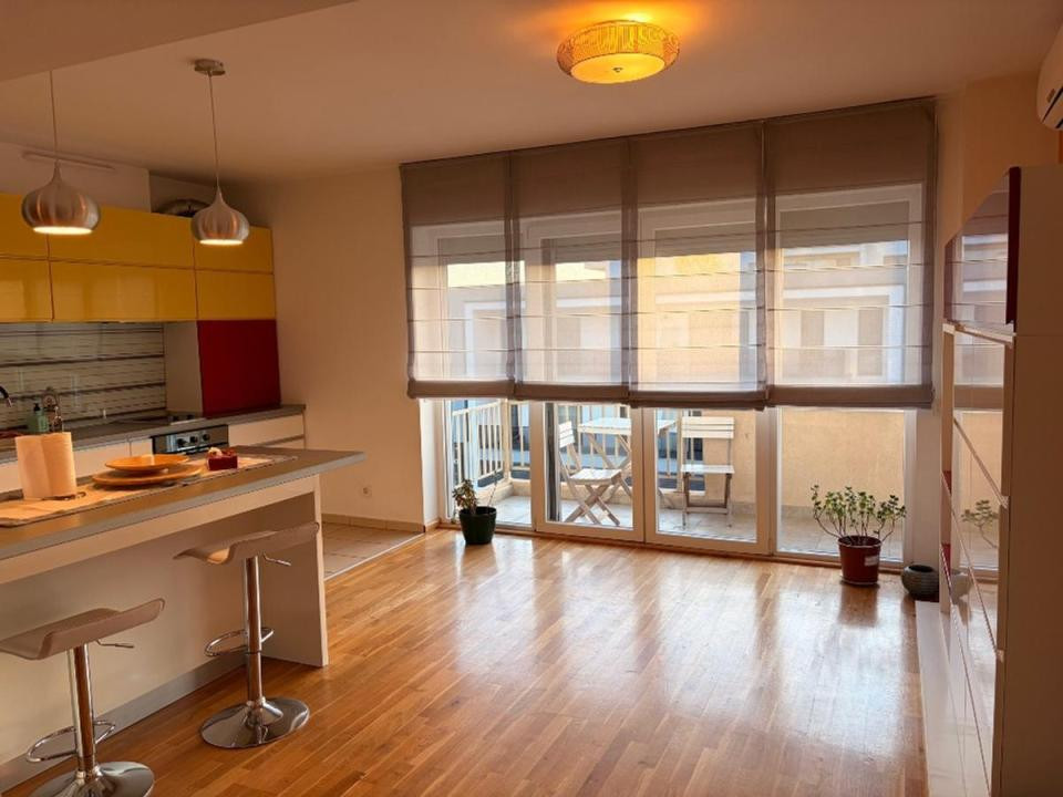 apartament decomandat de inchiriat cu 3 camere  in Iancu Nicolae 