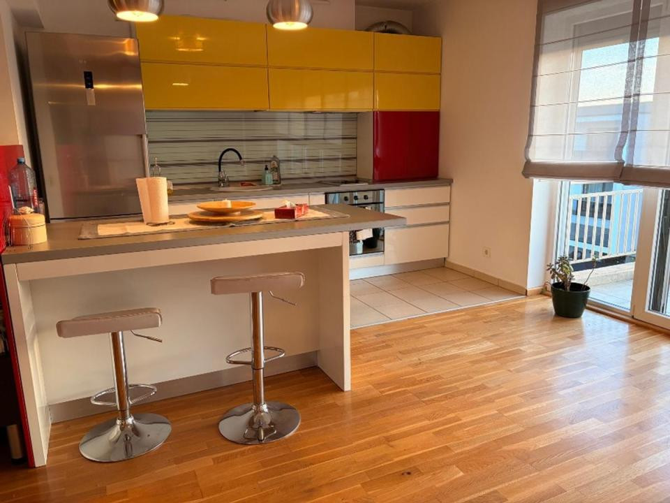 apartament decomandat de inchiriat cu 3 camere  in Iancu Nicolae 