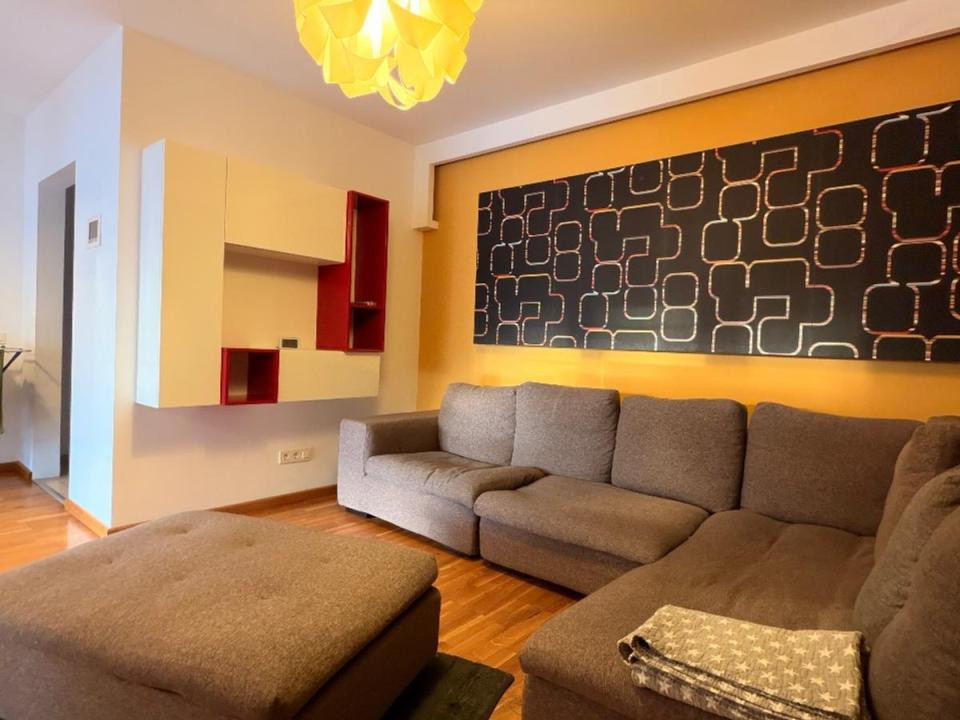 apartament decomandat de inchiriat cu 3 camere  in Iancu Nicolae 