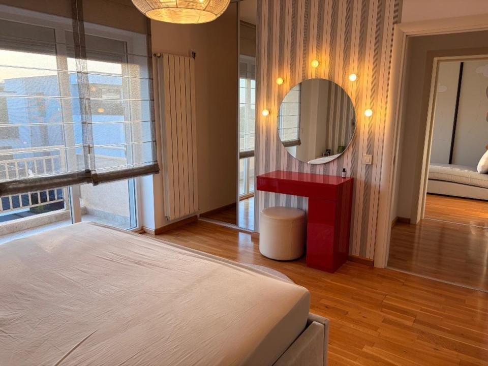apartament decomandat de inchiriat cu 3 camere  in Iancu Nicolae 
