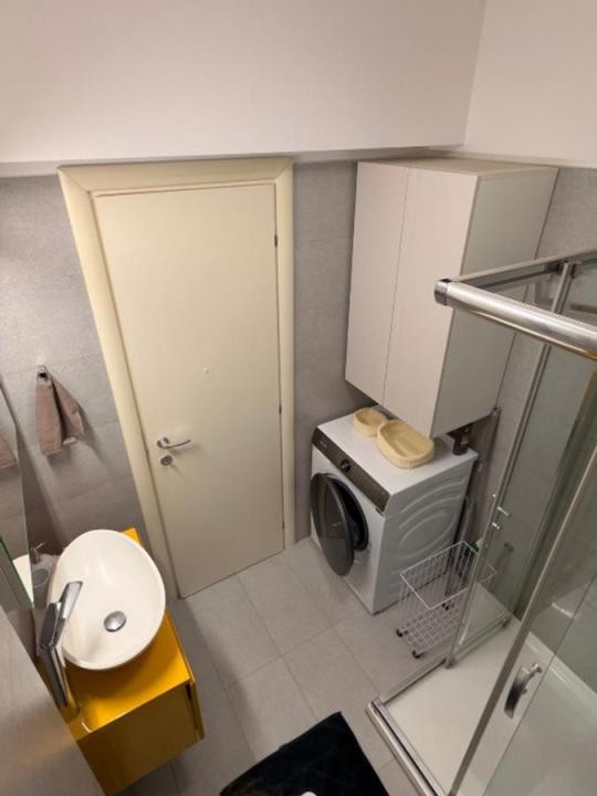 apartament decomandat de inchiriat cu 3 camere  in Iancu Nicolae 