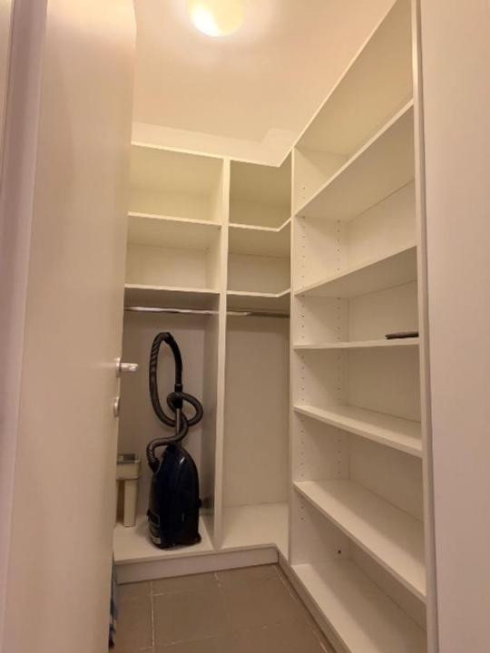 apartament decomandat de inchiriat cu 3 camere  in Iancu Nicolae 