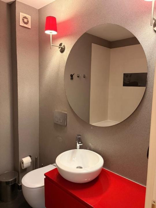 apartament decomandat de inchiriat cu 3 camere  in Iancu Nicolae 