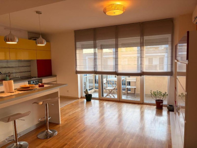 apartament decomandat de inchiriat cu 3 camere  in Iancu Nicolae 