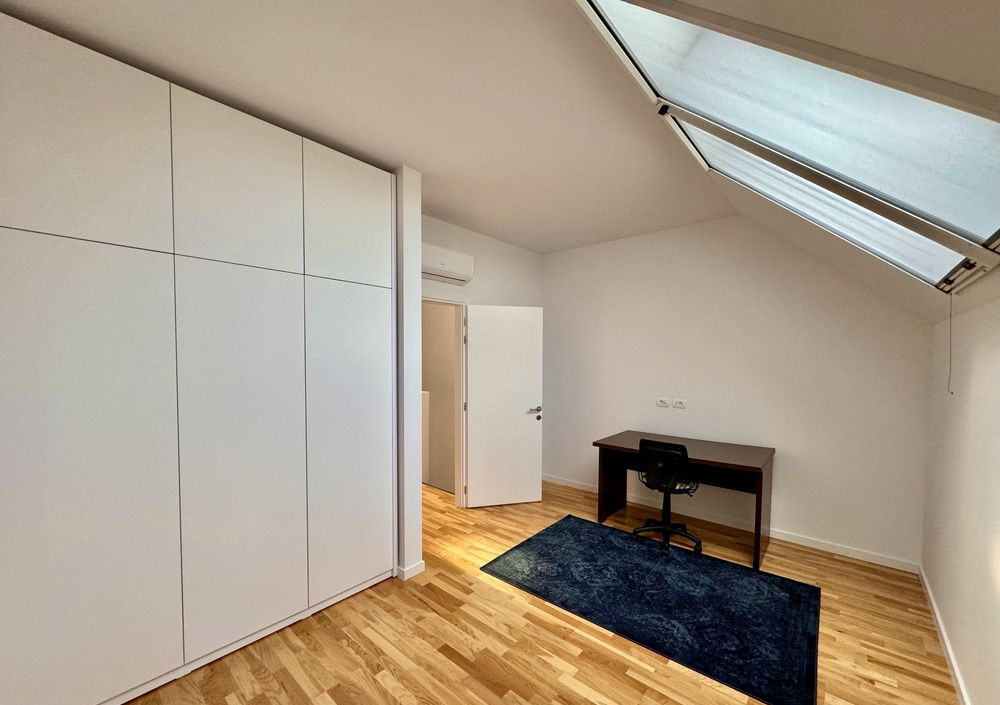 Vila 140 mp, 4 bai, terasa si curte privata, Pipera