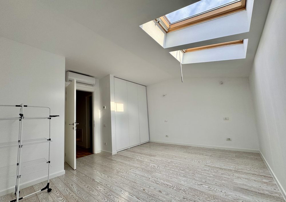 Vila 140 mp, 4 bai, terasa si curte privata, Pipera