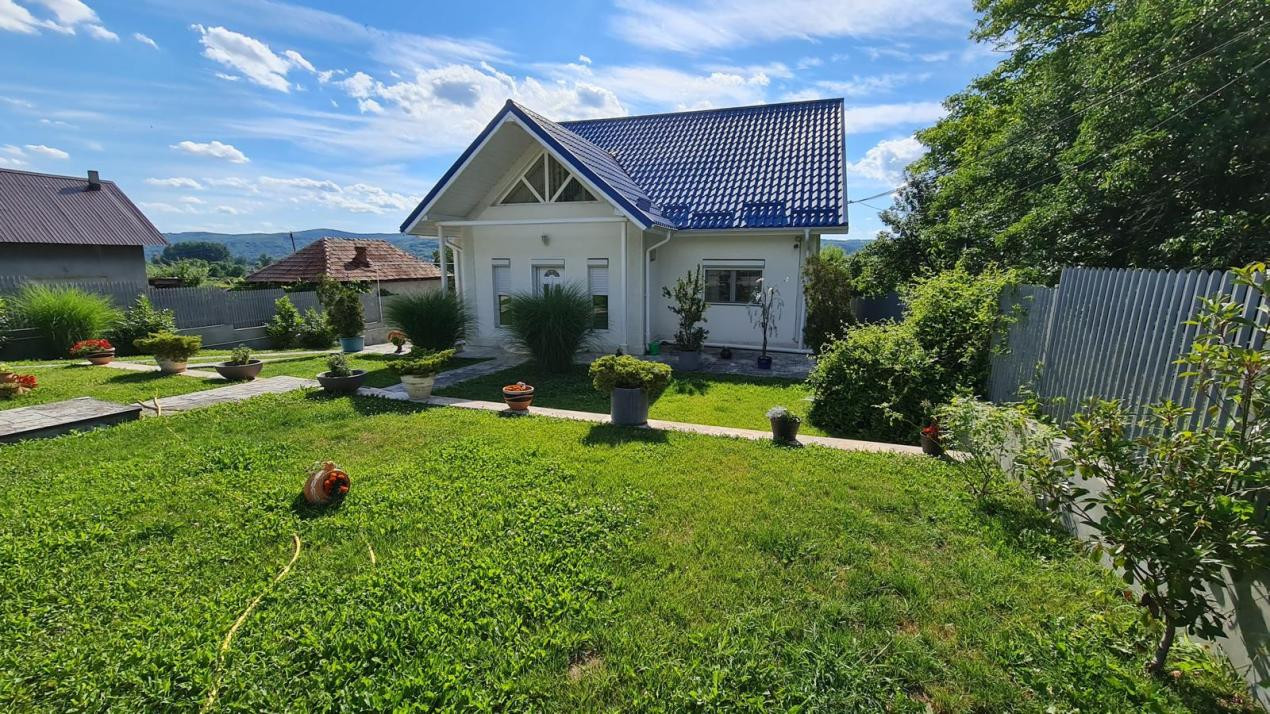 Vila P+1 cu piscina, Curtea de Arges
