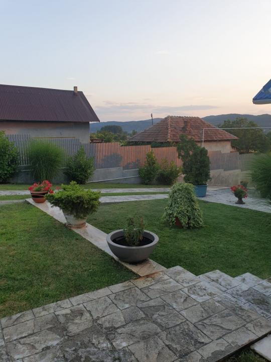 Vila P+1 cu piscina, Curtea de Arges