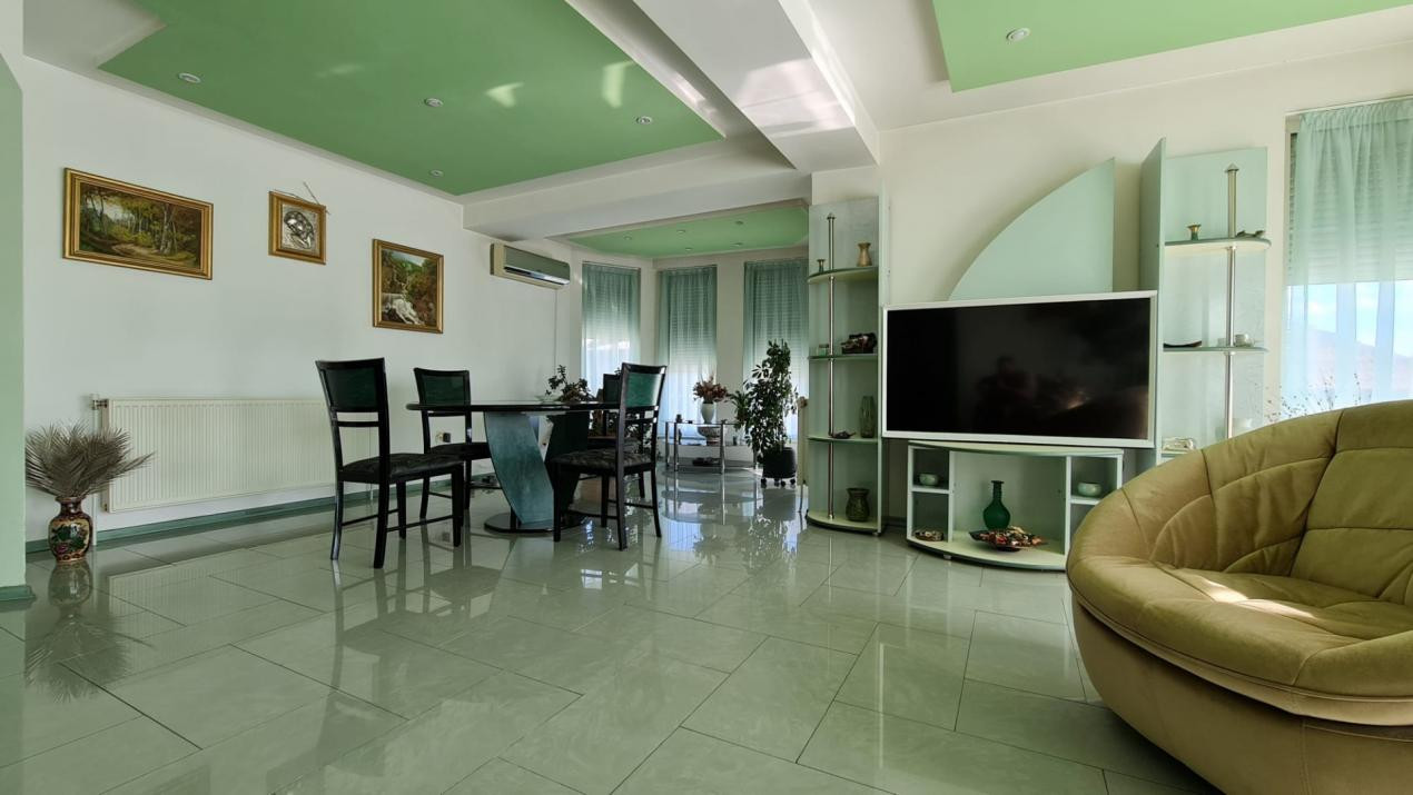 Vila P+1 cu piscina, Curtea de Arges