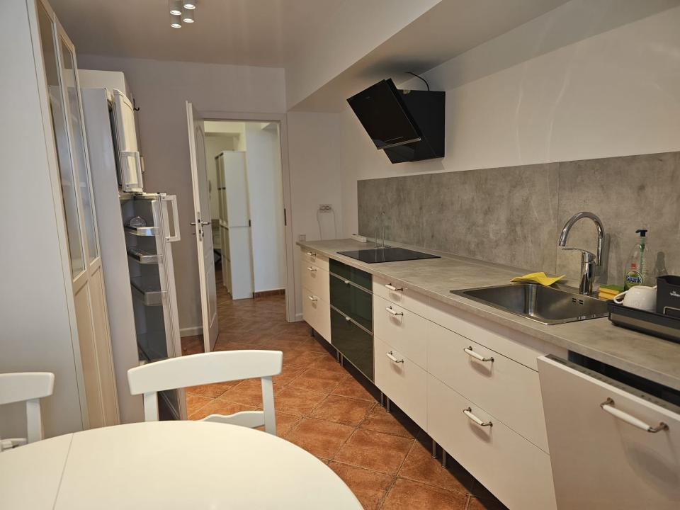 apartament decomandat de inchiriat cu 3 camere  in Alba Iulia 