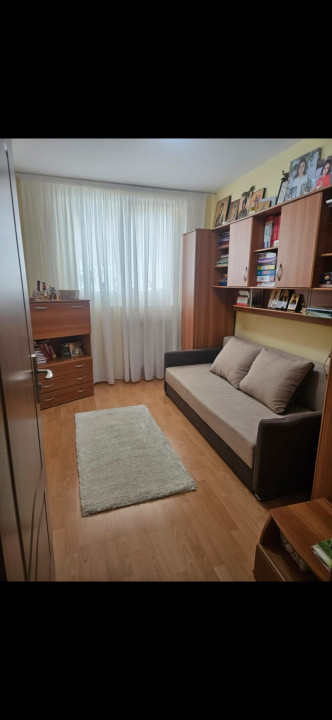 De vanzare apartament cu 3 camere decomandat