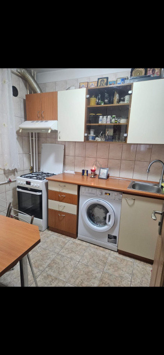 De vanzare apartament cu 3 camere decomandat