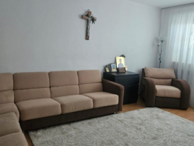 De vanzare apartament cu 3 camere decomandat