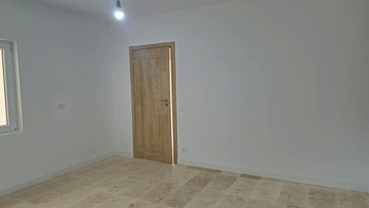 Casa 3 camere, proaspat renovata, incalzire in pardoseala, foisor