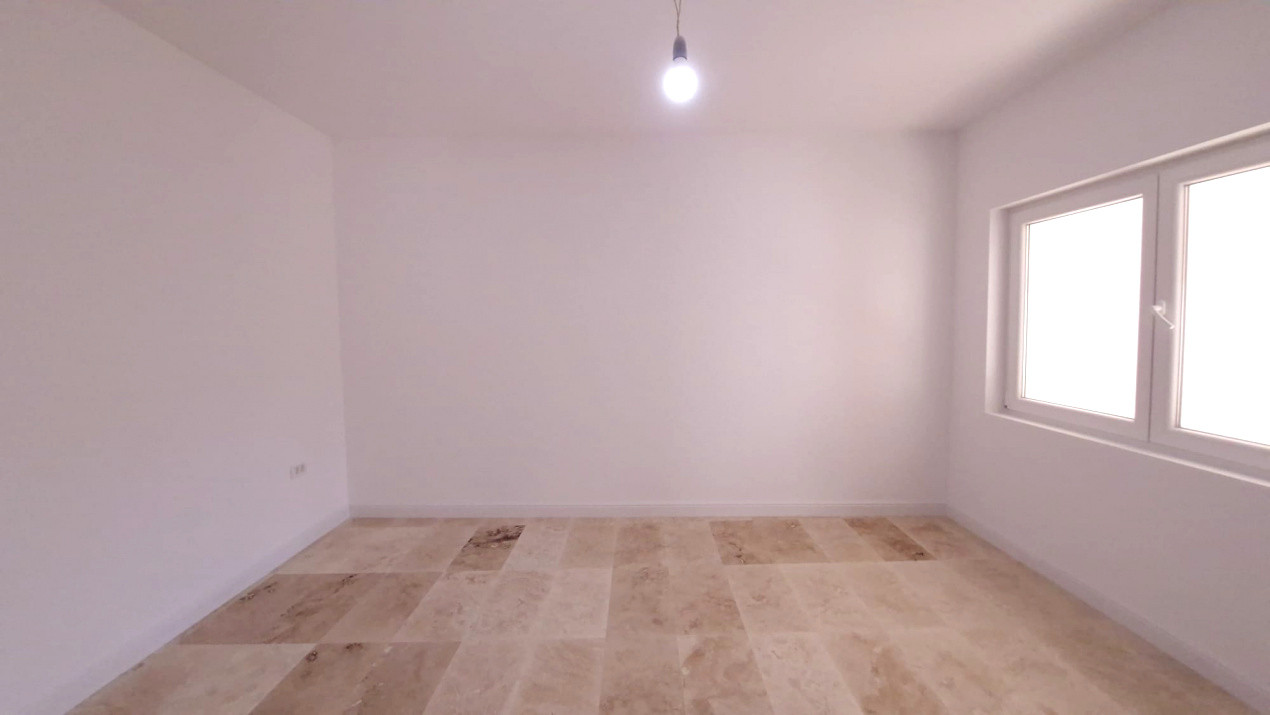 Casa 3 camere, proaspat renovata, incalzire in pardoseala, foisor