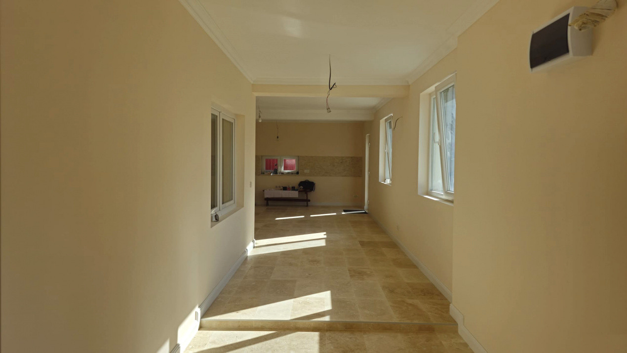 Casa 3 camere, proaspat renovata, incalzire in pardoseala, foisor