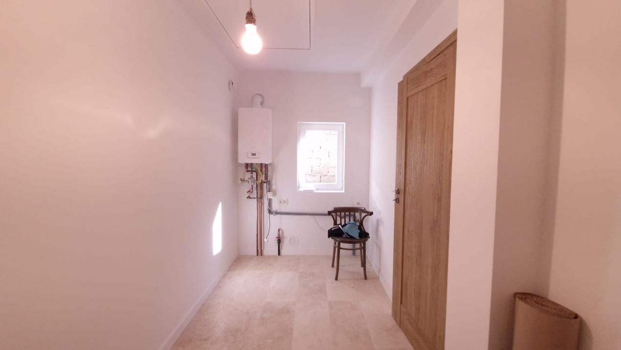 Casa 3 camere, proaspat renovata, incalzire in pardoseala, foisor