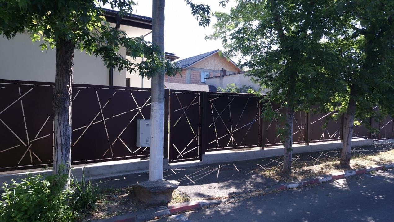 Casa 3 camere, proaspat renovata, incalzire in pardoseala, foisor
