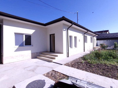 Casa 3 camere, proaspat renovata, incalzire in pardoseala, foisor