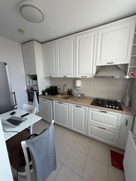 Studio cu nisa, Adora Pipera