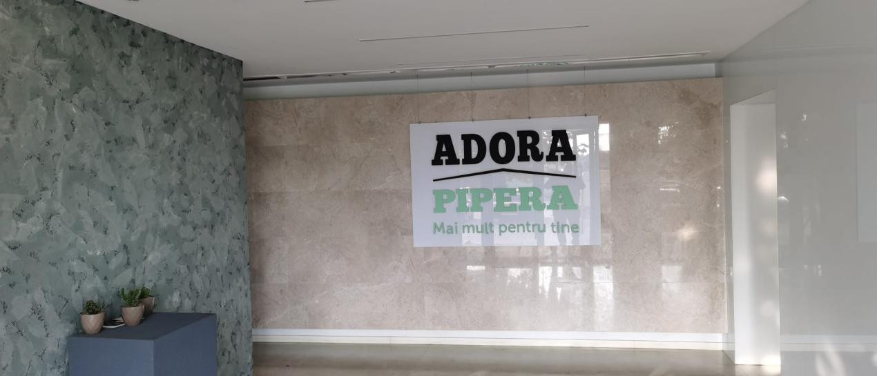 Studio cu nisa, Adora Pipera