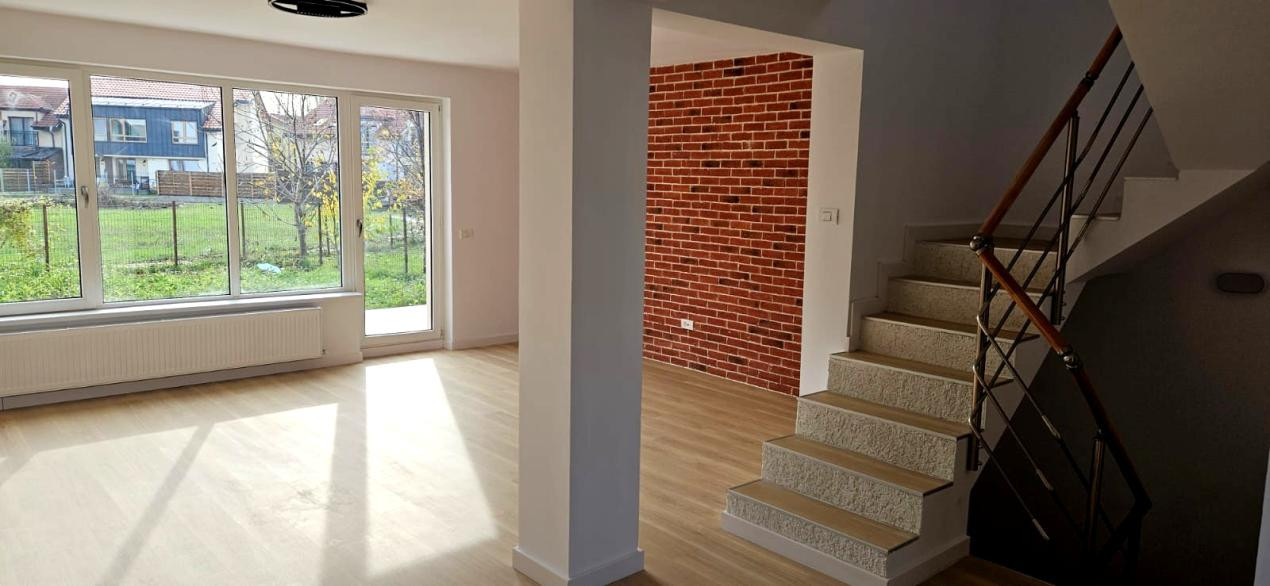 Casa cu 4 camere, pet friendly, curte cu terasă, cartier liniștit în Băneasa