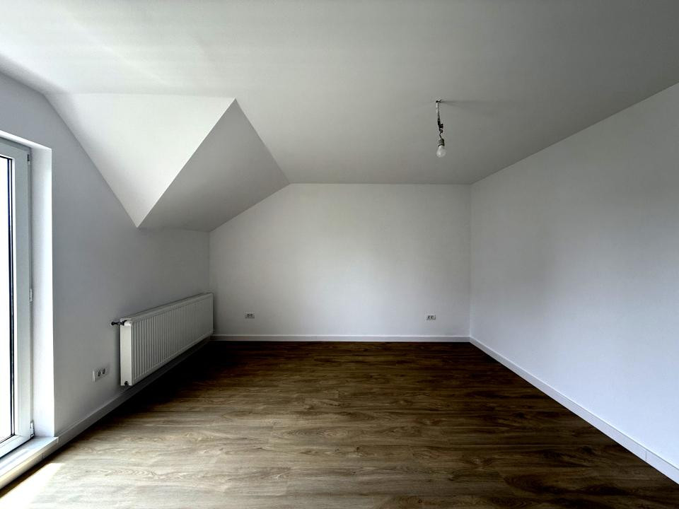 Casa cu 4 camere, pet friendly, curte cu terasă, cartier liniștit în Băneasa