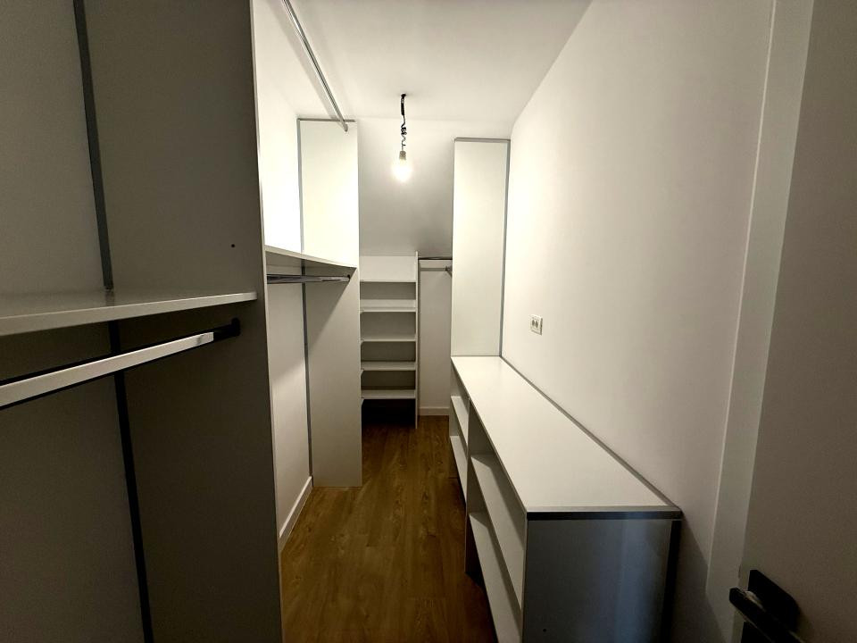 Casa cu 4 camere, pet friendly, curte cu terasă, cartier liniștit în Băneasa