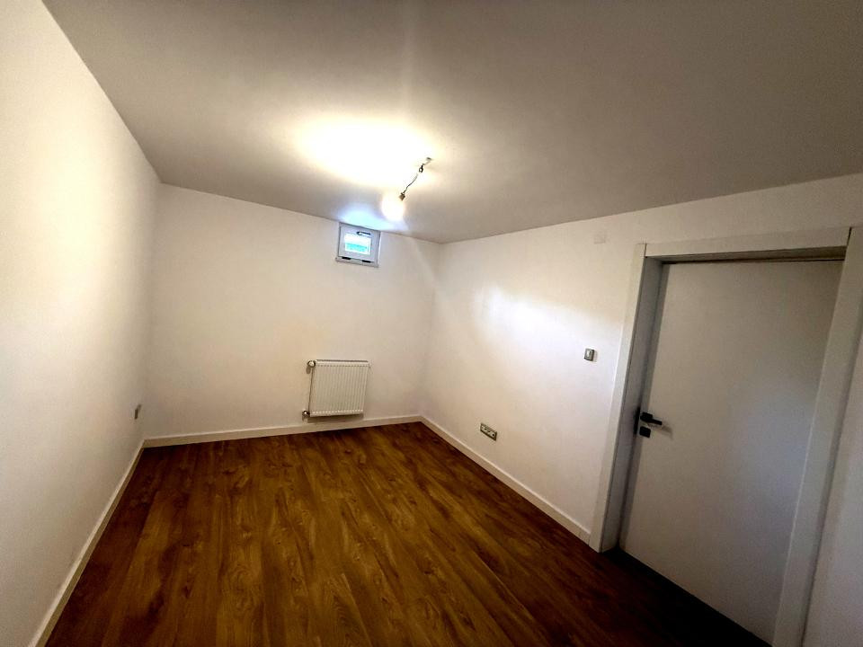 Casa cu 4 camere, pet friendly, curte cu terasă, cartier liniștit în Băneasa