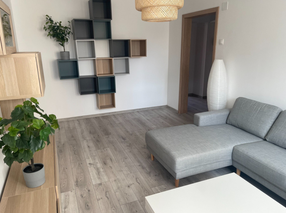 de inchiriat apartament semidecomandat cu 3 camere  in Dorobanti 