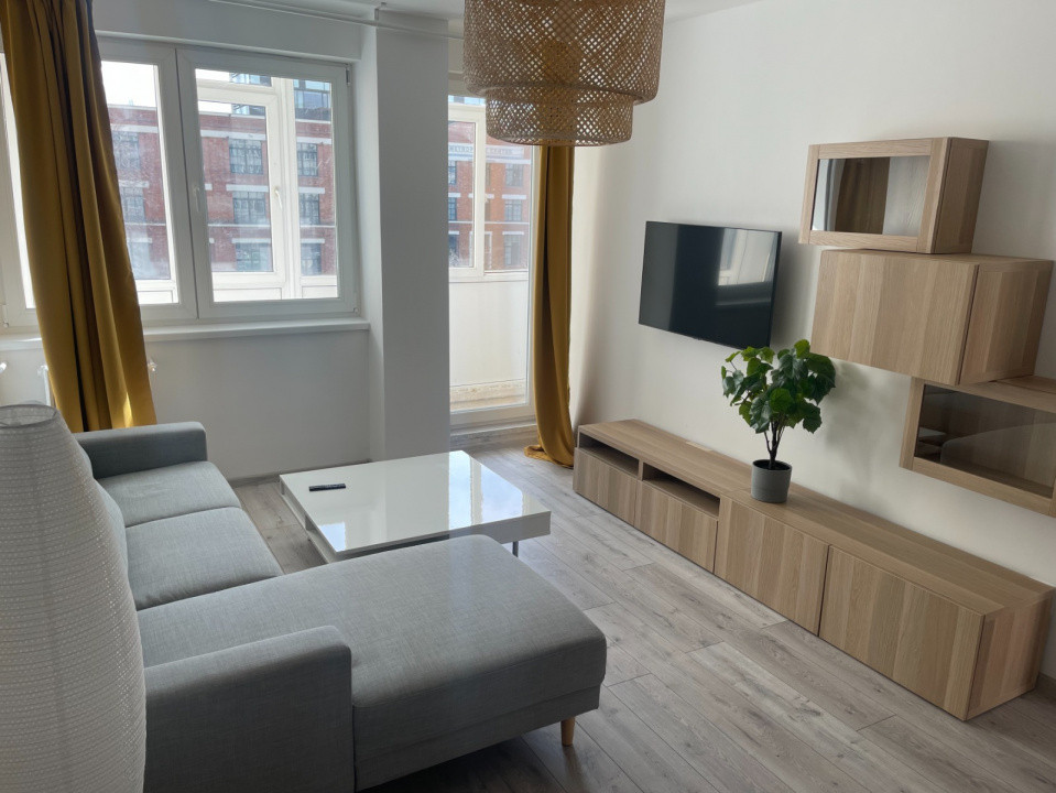de inchiriat apartament semidecomandat cu 3 camere  in Dorobanti 