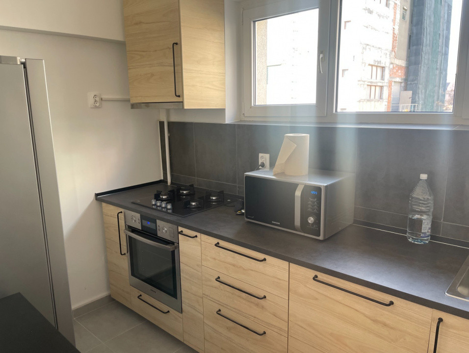 de inchiriat apartament semidecomandat cu 3 camere  in Dorobanti 