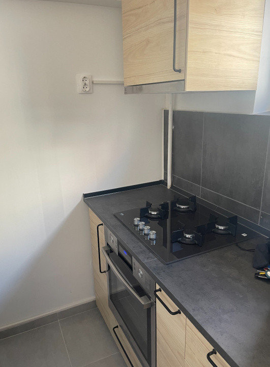 de inchiriat apartament semidecomandat cu 3 camere  in Dorobanti 