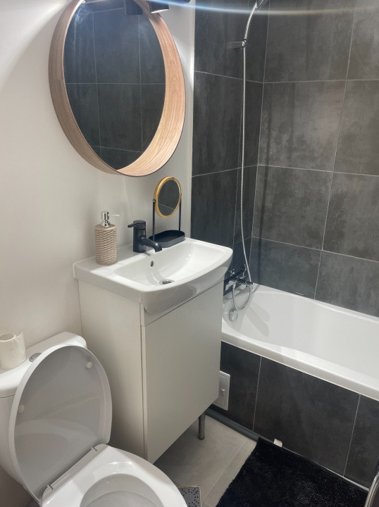 de inchiriat apartament semidecomandat cu 3 camere  in Dorobanti 