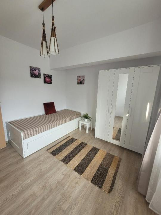 apartament decomandat de inchiriat cu 3 camere  in Calea Victoriei 