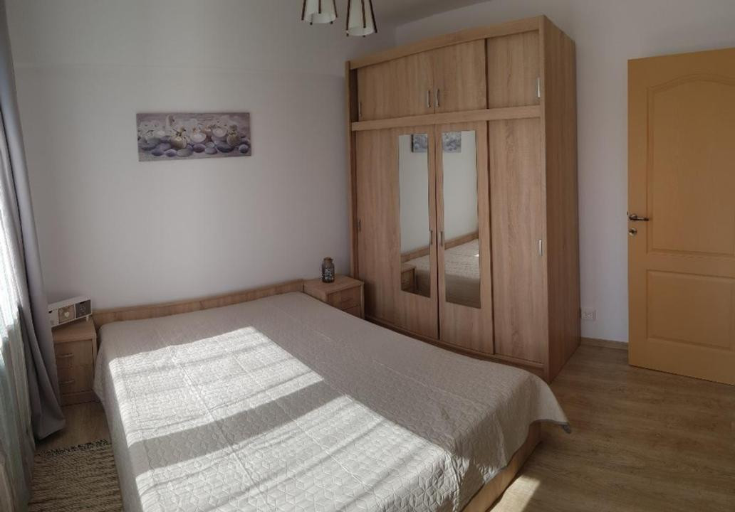 apartament decomandat de inchiriat cu 3 camere  in Calea Victoriei 