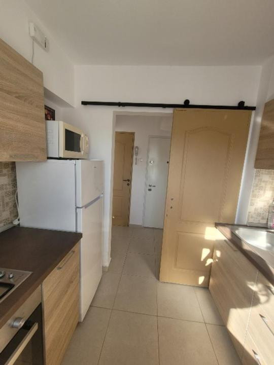 apartament decomandat de inchiriat cu 3 camere  in Calea Victoriei 
