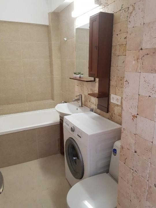 apartament decomandat de inchiriat cu 3 camere  in Calea Victoriei 