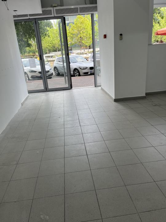 Spatiu comercial 60 mp, parter, stradal, vad intens, metrou, zona P-ta Muncii