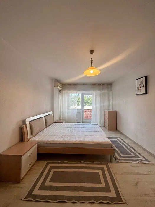 Închiriere apartament 3 camere cu parcare, zona Unirii – Libertății