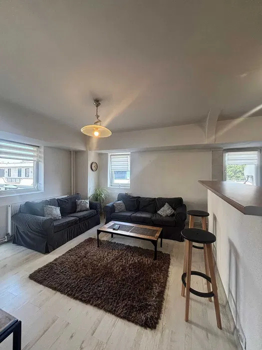 Închiriere apartament 3 camere cu parcare, zona Unirii – Libertății