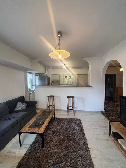 Închiriere apartament 3 camere cu parcare, zona Unirii – Libertății