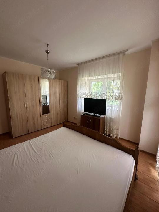 Închiriere apartament 3 camere spațios, zonă centrală, aproape metrou