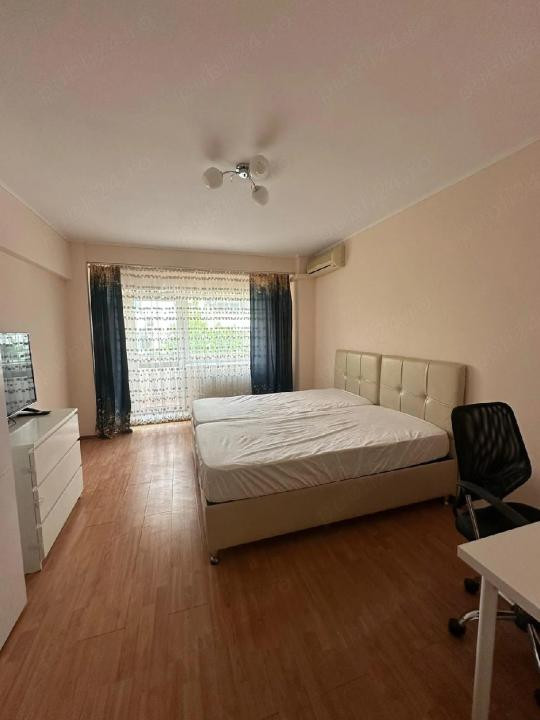 Închiriere apartament 3 camere spațios, zonă centrală, aproape metrou