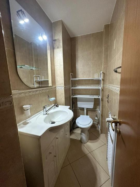 Închiriere apartament 3 camere spațios, zonă centrală, aproape metrou