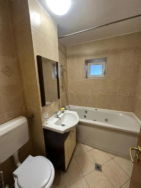 Închiriere apartament 3 camere spațios, zonă centrală, aproape metrou