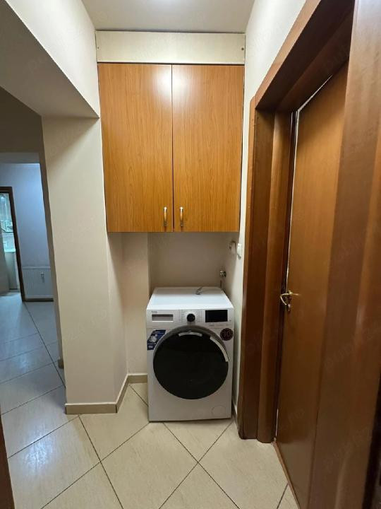 Închiriere apartament 3 camere spațios, zonă centrală, aproape metrou