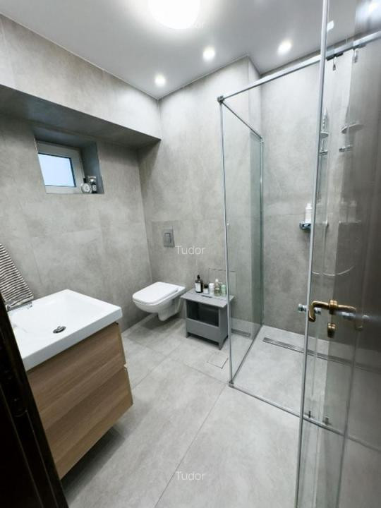 Închiriere apartament 3 camere, renovat recent, zona Unirii